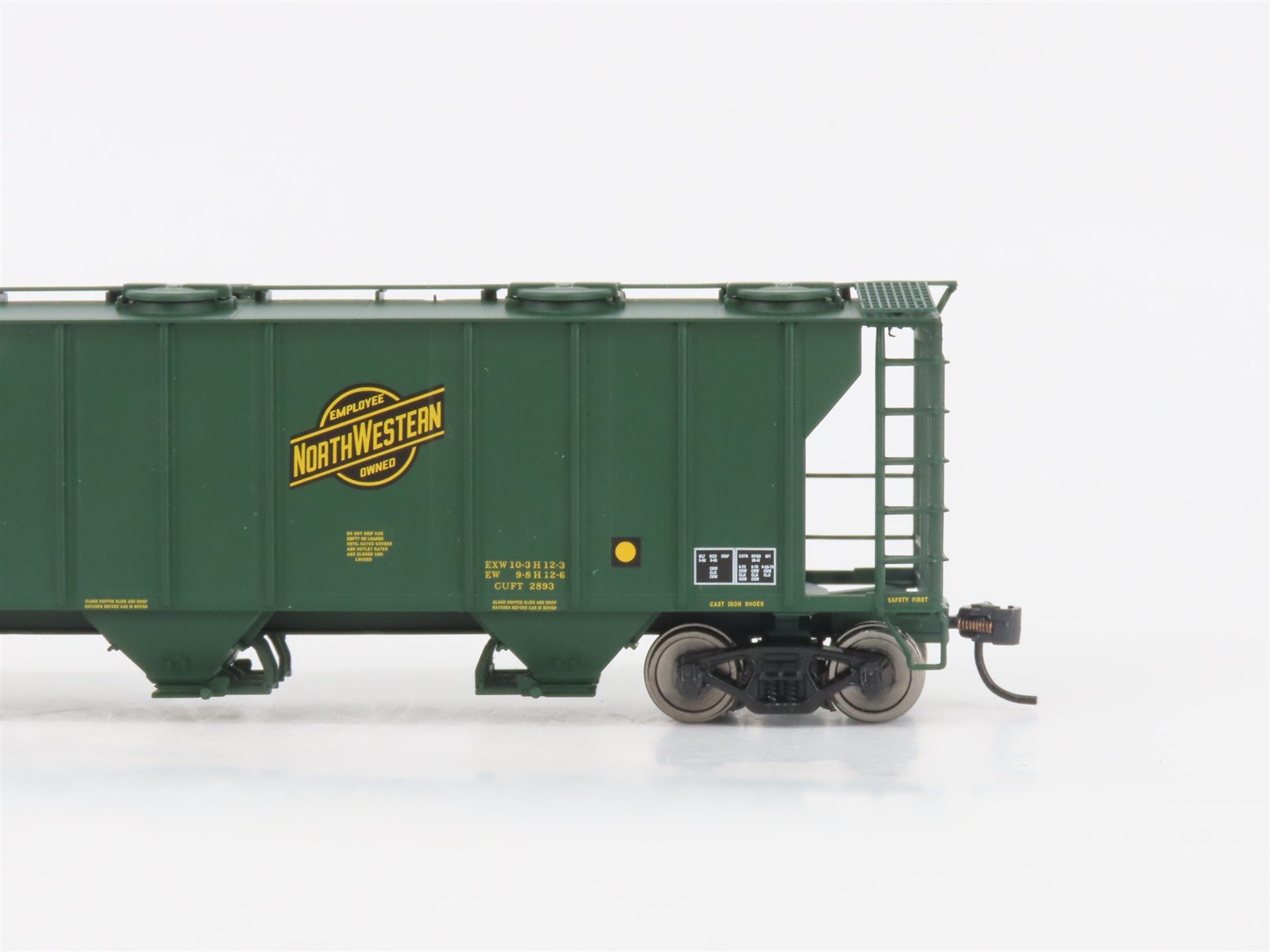 HO Scale Walthers Gold Line 932-7973 CNW PS2 3-Bay Covered Hopper #9540