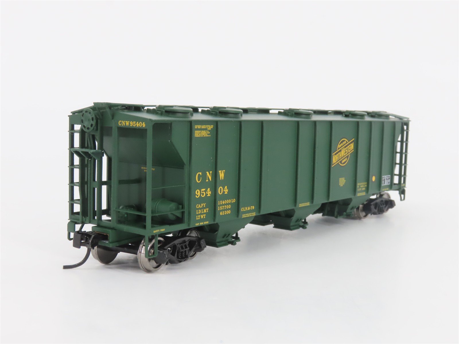 HO Scale Walthers Gold Line 932-7973 CNW PS2 3-Bay Covered Hopper #9540