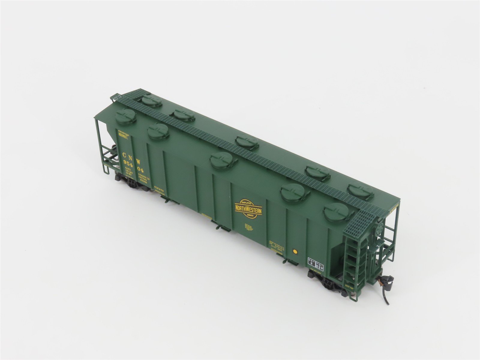 HO Scale Walthers Gold Line 932-7973 CNW PS2 3-Bay Covered Hopper #9540