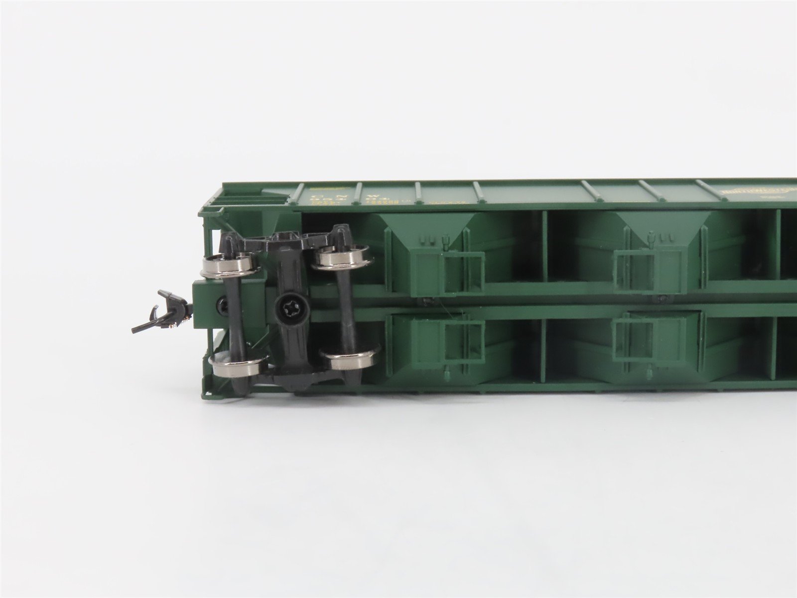 HO Scale Walthers Gold Line 932-7973 CNW PS2 3-Bay Covered Hopper #9540