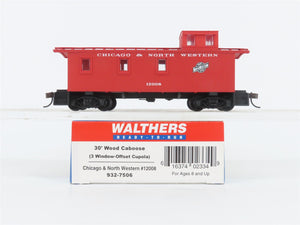 HO Scale Walthers 932-7506 CNW 30' Offset Cupola Wood Caboose #12008