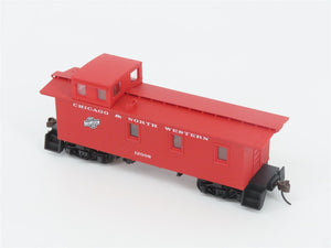 HO Scale Walthers 932-7506 CNW 30' Offset Cupola Wood Caboose #12008