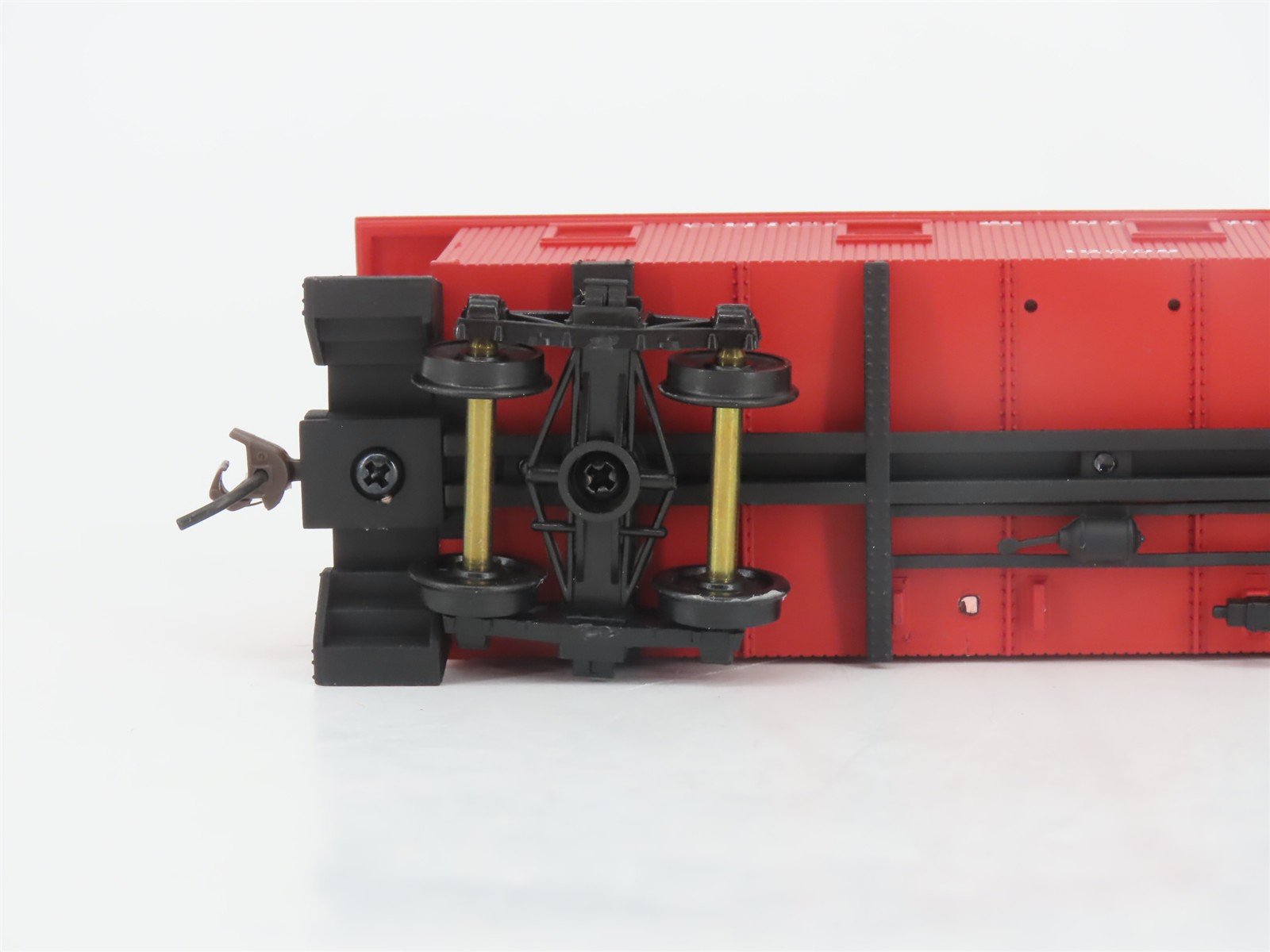 HO Scale Walthers 932-7506 CNW 30' Offset Cupola Wood Caboose #12008