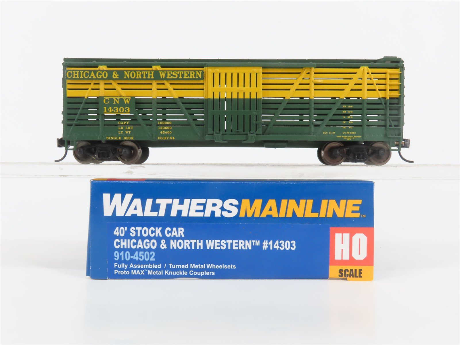 HO Walthers Mainline 910-4502 CNW Chicago & North Western 40' Stock Car #14303