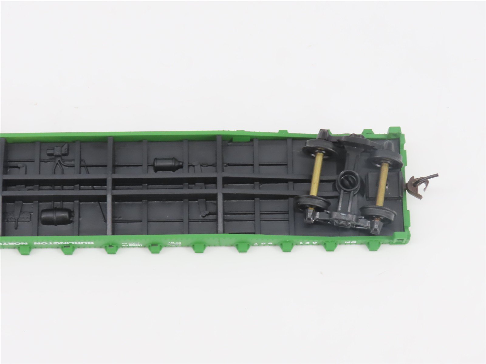 HO Scale Walthers Trainline 931-601 BN Burlington Northern 50' Flat Car #621857