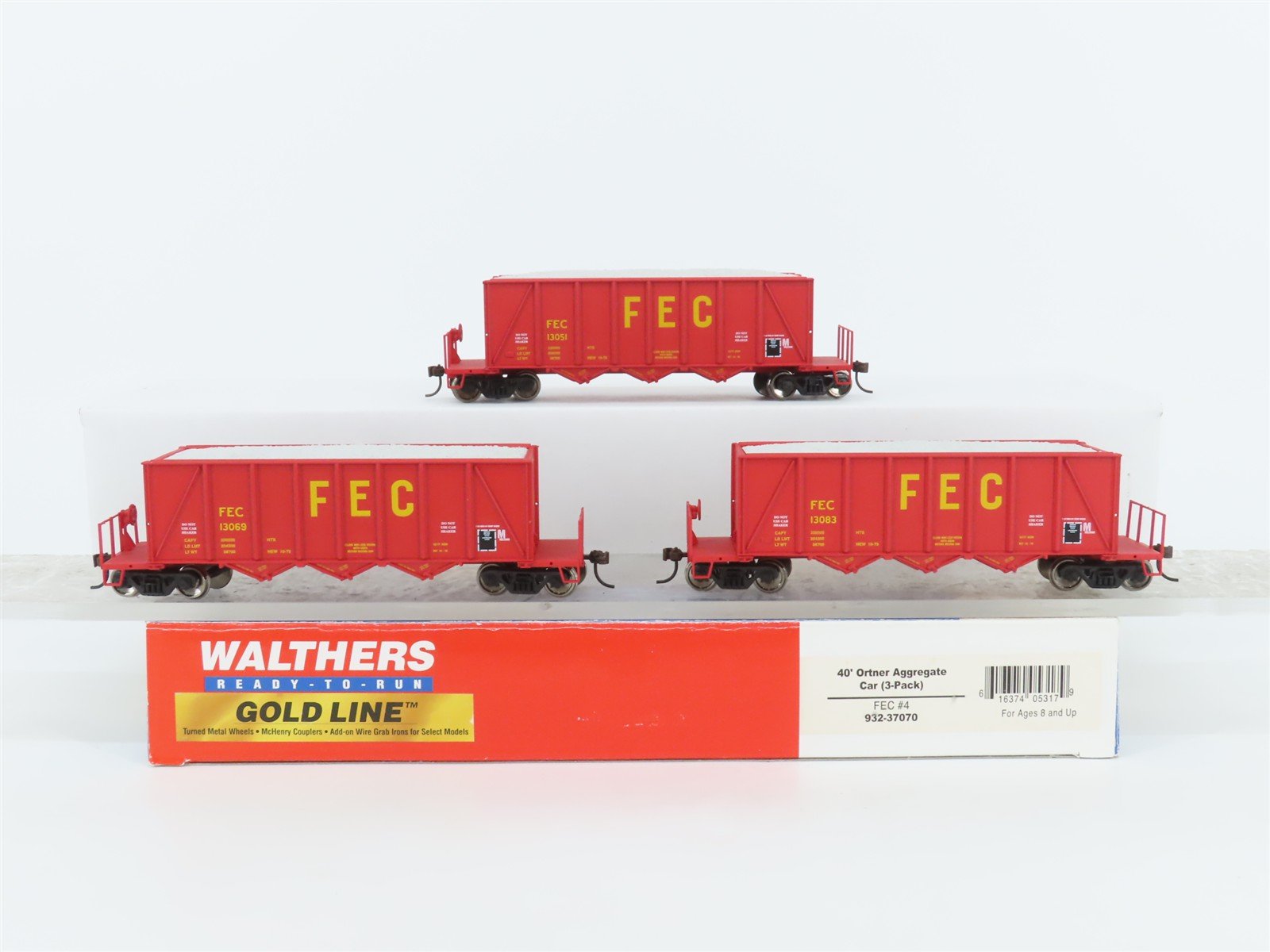 HO Walthers Gold 932-37070 FEC 40' 3-Bay Ortner Aggregate Hoppers 3-Pack w/ Load
