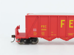 HO Walthers Gold 932-37070 FEC 40' 3-Bay Ortner Aggregate Hoppers 3-Pack w/ Load