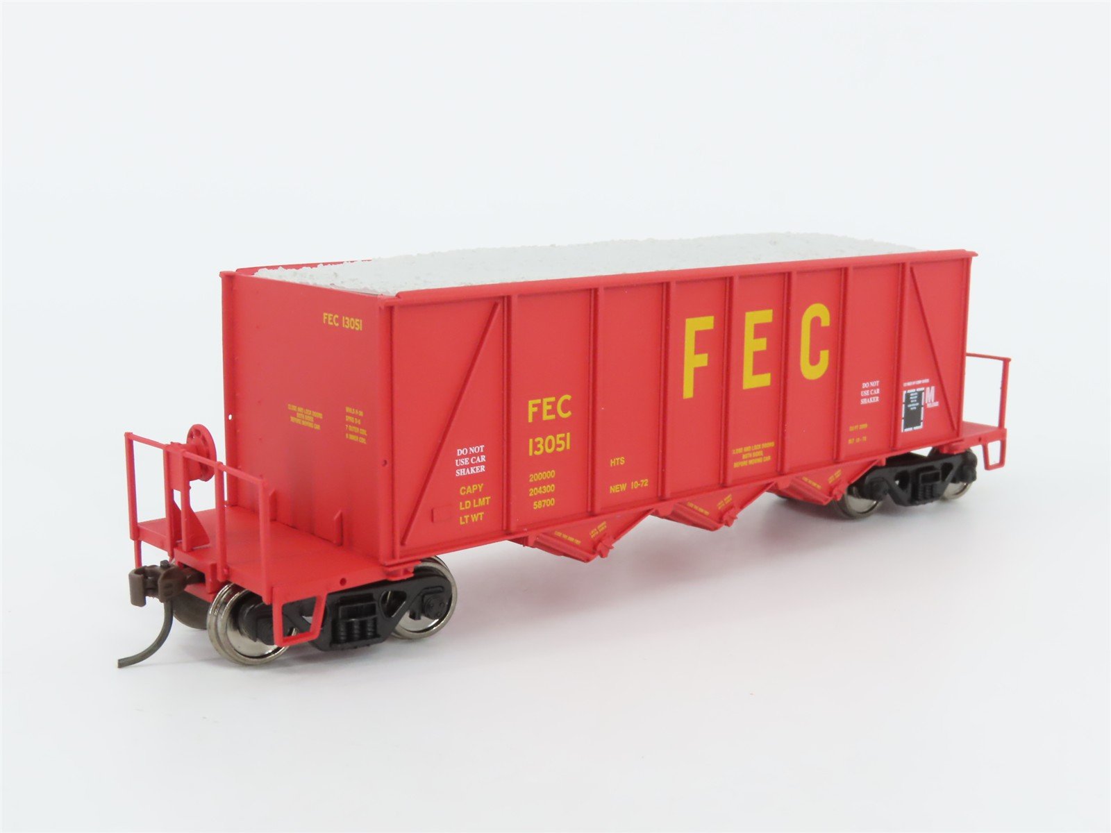 HO Walthers Gold 932-37070 FEC 40' 3-Bay Ortner Aggregate Hoppers 3-Pack w/ Load