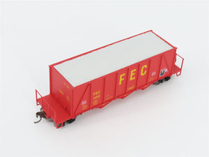 HO Walthers Gold 932-37070 FEC 40' 3-Bay Ortner Aggregate Hoppers 3-Pack w/ Load