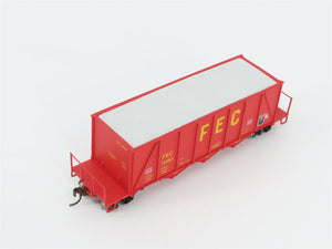 HO Walthers Gold 932-37070 FEC 40' 3-Bay Ortner Aggregate Hoppers 3-Pack w/ Load