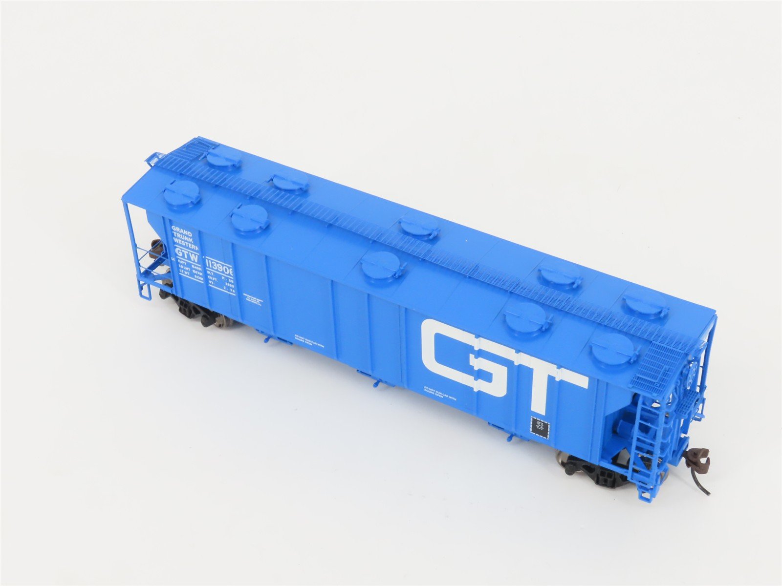 HO Scale Athearn 93726 GTW Grand Trunk Western 3-Bay Covered Hopper #113906