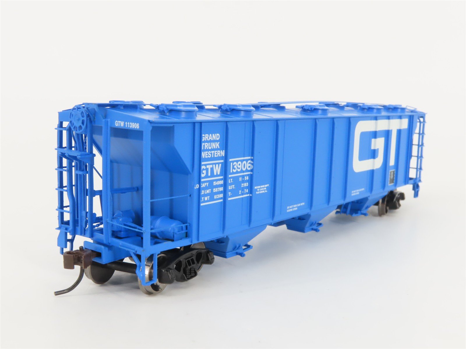 HO Scale Athearn 93726 GTW Grand Trunk Western 3-Bay Covered Hopper #113906
