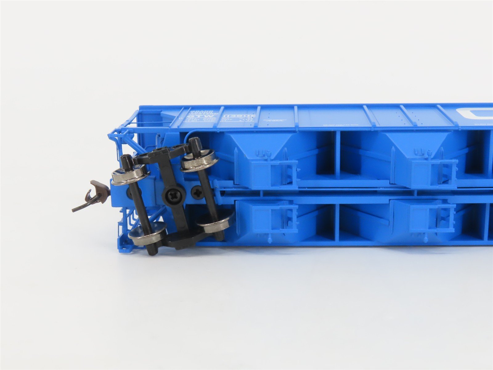 HO Scale Athearn 93726 GTW Grand Trunk Western 3-Bay Covered Hopper #113906