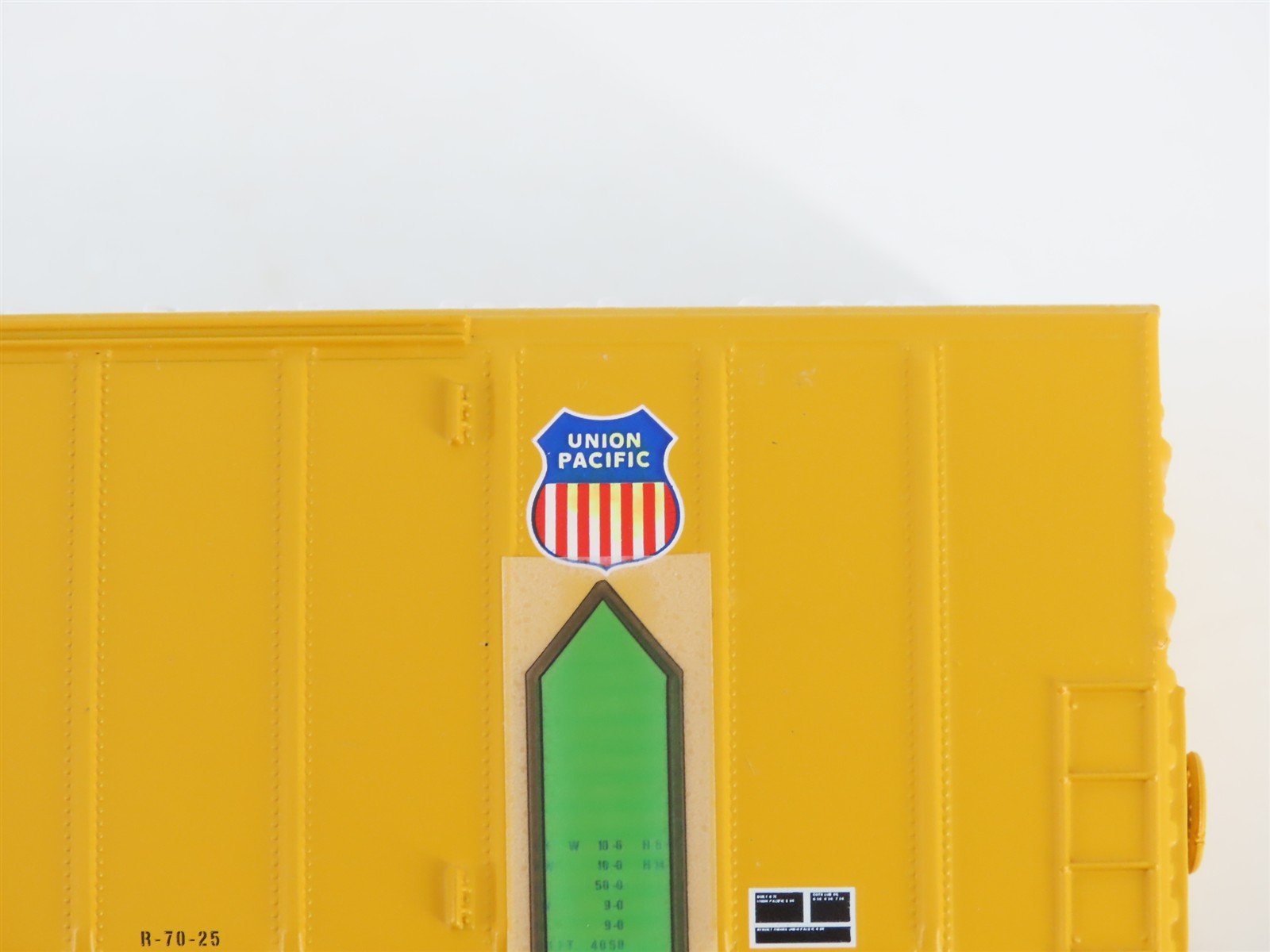 HO Athearn 7113 UPFE Pacific Fruit Express Union Pacific 57' Mech Reefer #461927