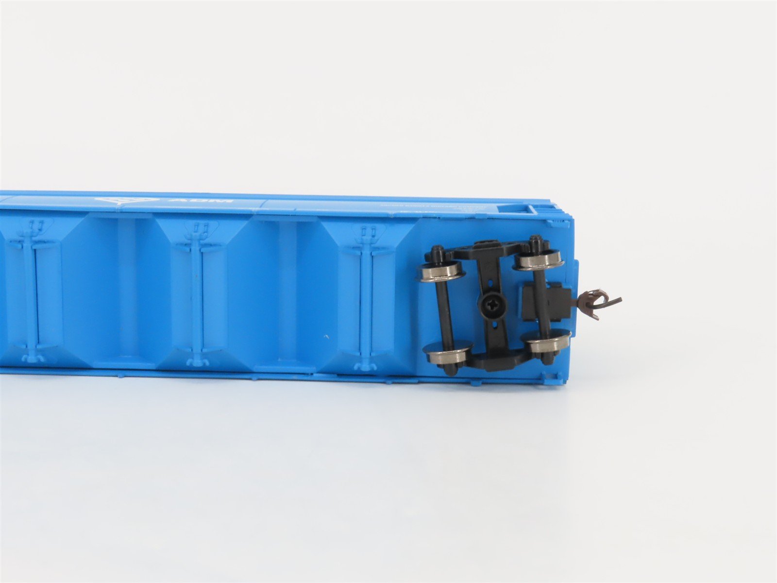 HO Athearn 72261 SHPX ADM Archer-Daniels-Midland 4-Bay Covered Hopper #53216