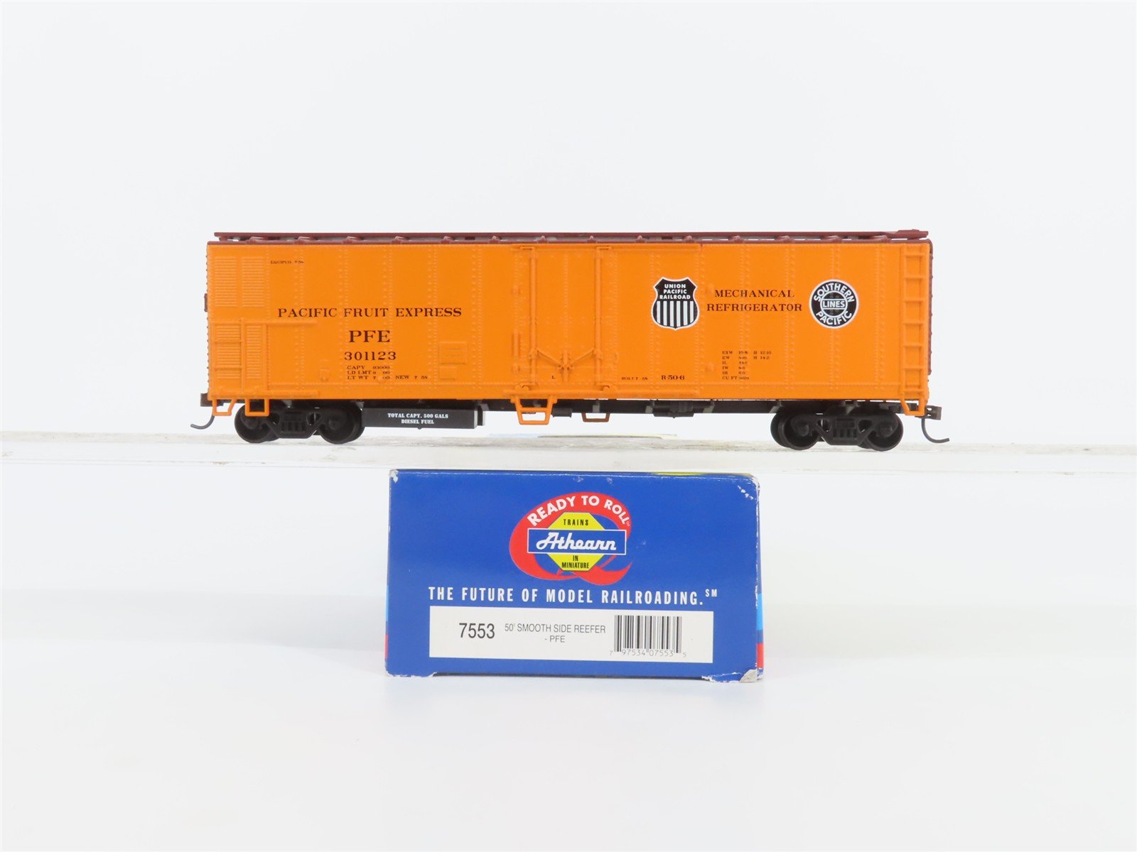 HO Scale Athearn 7553 PFE Pacific Fruit Express 50' Mech Reefer #301123