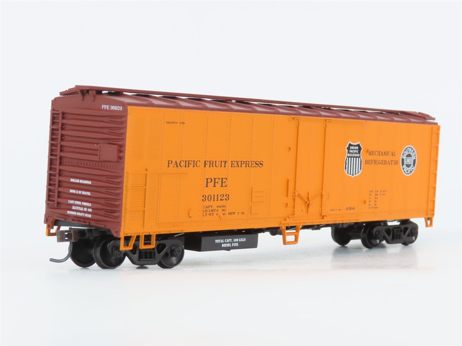 HO Scale Athearn 7553 PFE Pacific Fruit Express 50' Mech Reefer #301123