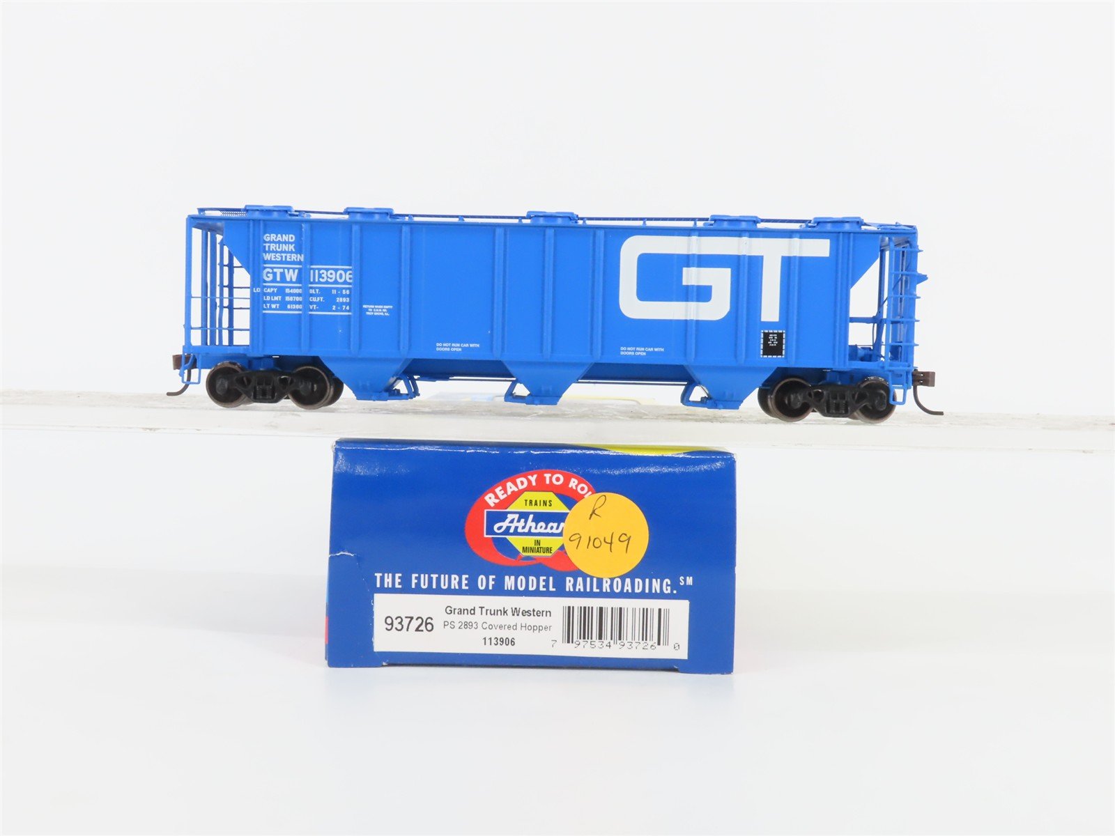 HO Scale Athearn 93726 GTW Grand Trunk Western 3-Bay Covered Hopper #113906