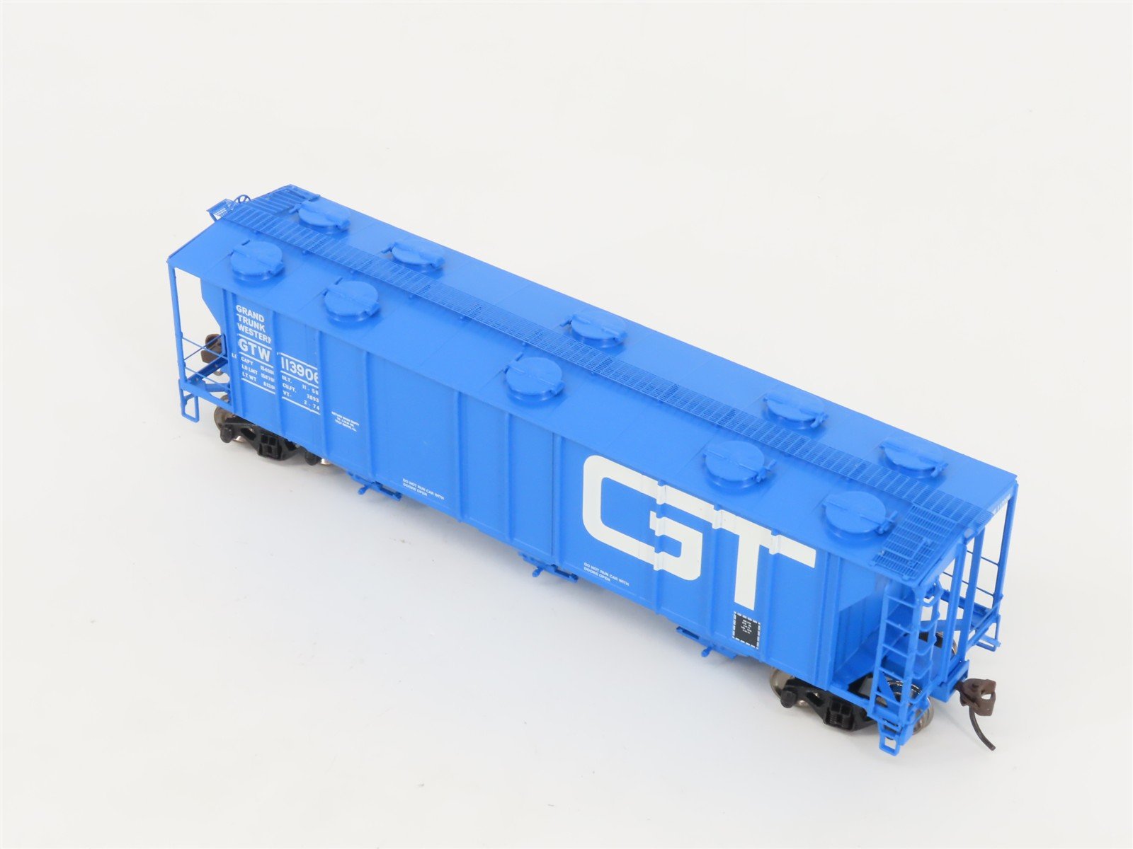 HO Scale Athearn 93726 GTW Grand Trunk Western 3-Bay Covered Hopper #113906