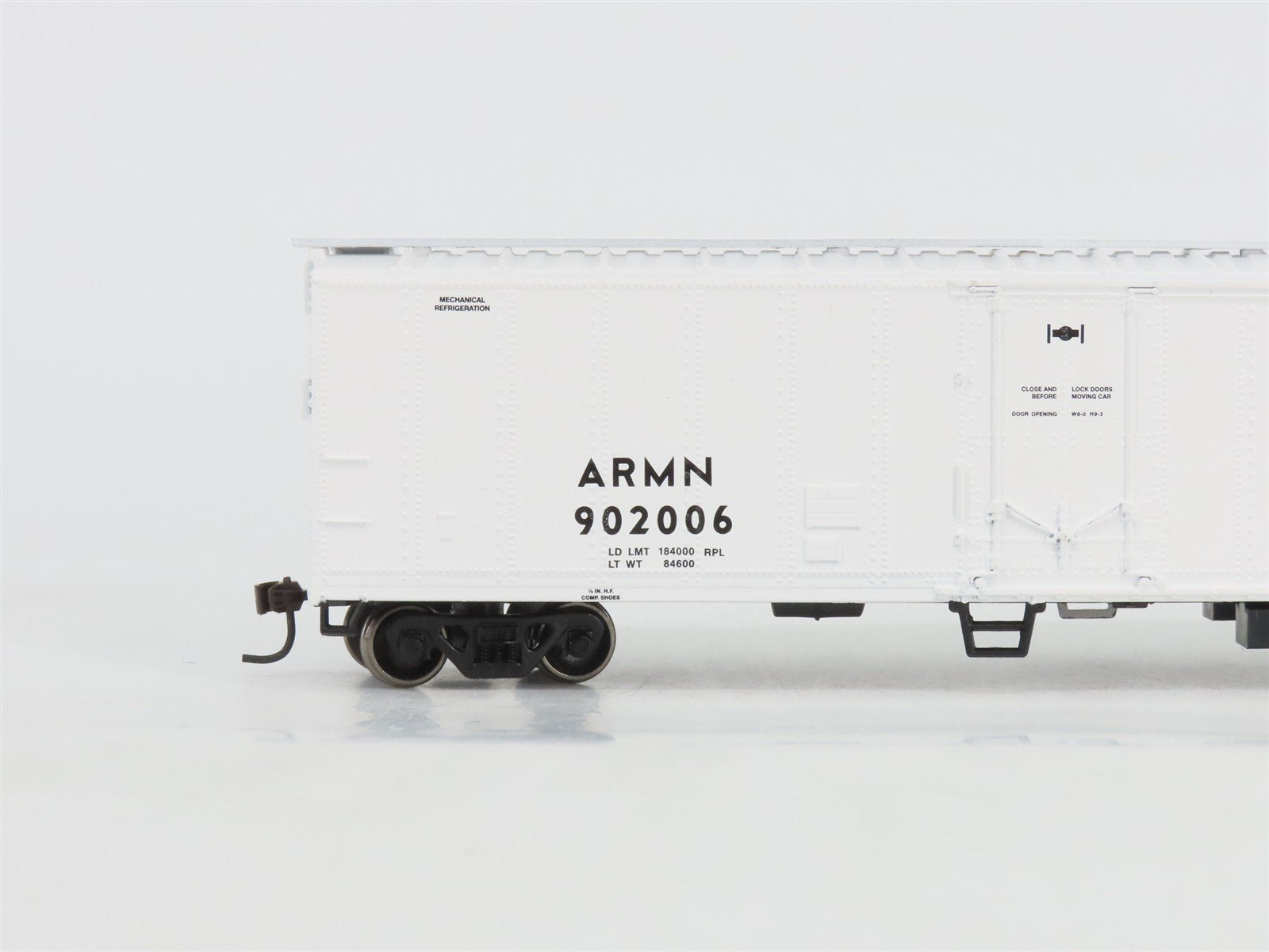 HO Athearn 75460 ARMN Union Pacific Chilled Express 50' Mech Reefer #902006