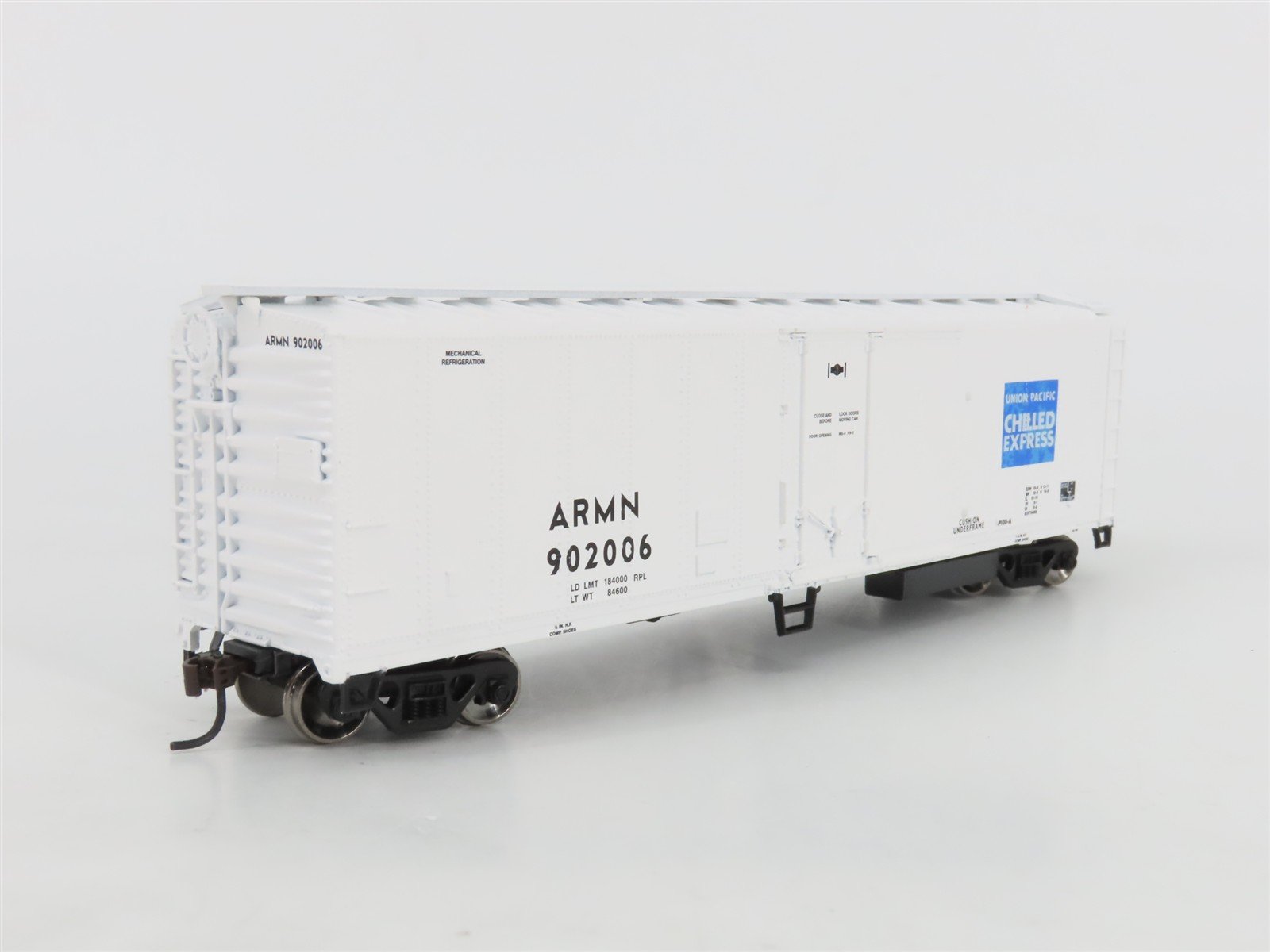HO Athearn 75460 ARMN Union Pacific Chilled Express 50' Mech Reefer #902006