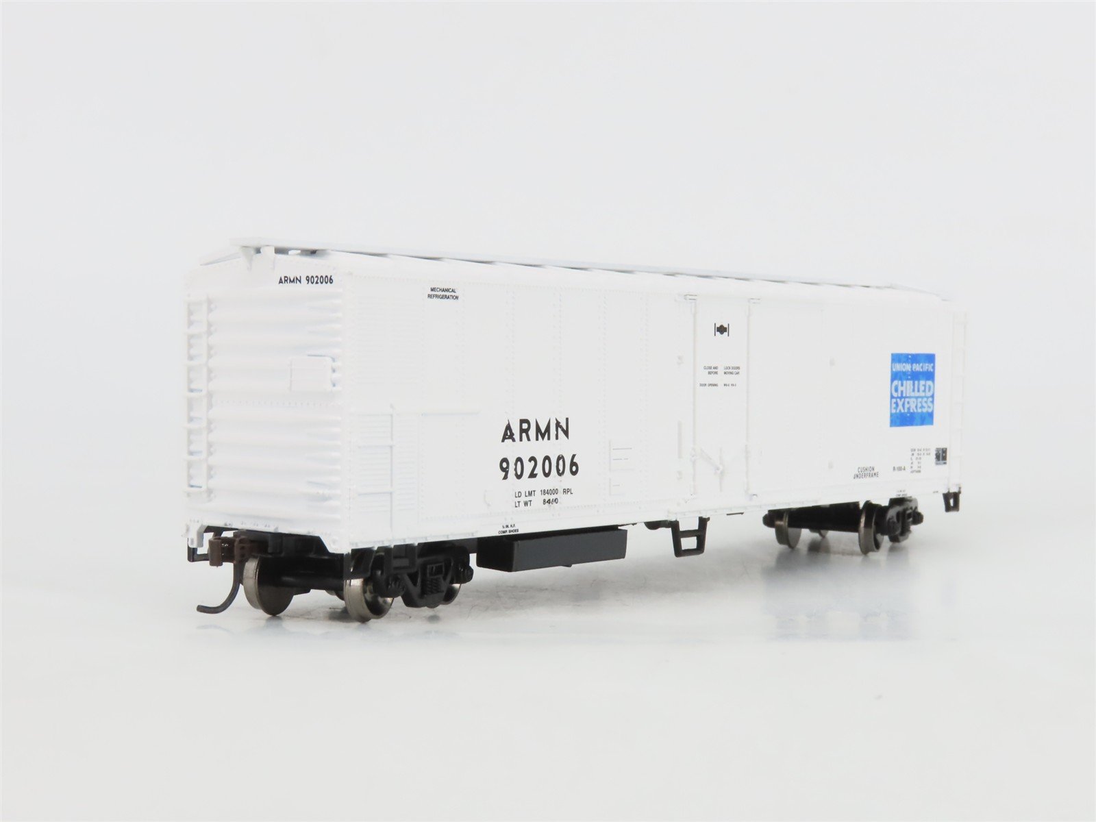 HO Athearn 75460 ARMN Union Pacific Chilled Express 50' Mech Reefer #902006