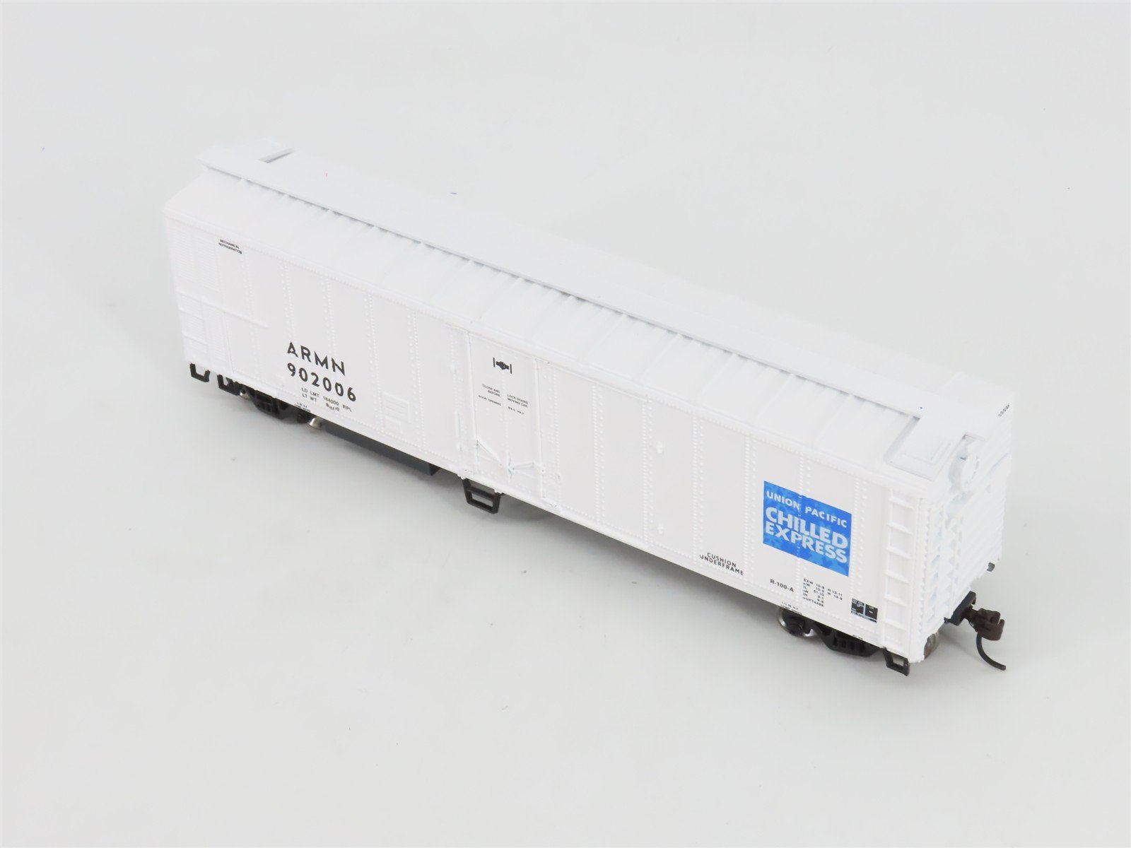 HO Athearn 75460 ARMN Union Pacific Chilled Express 50' Mech Reefer #902006