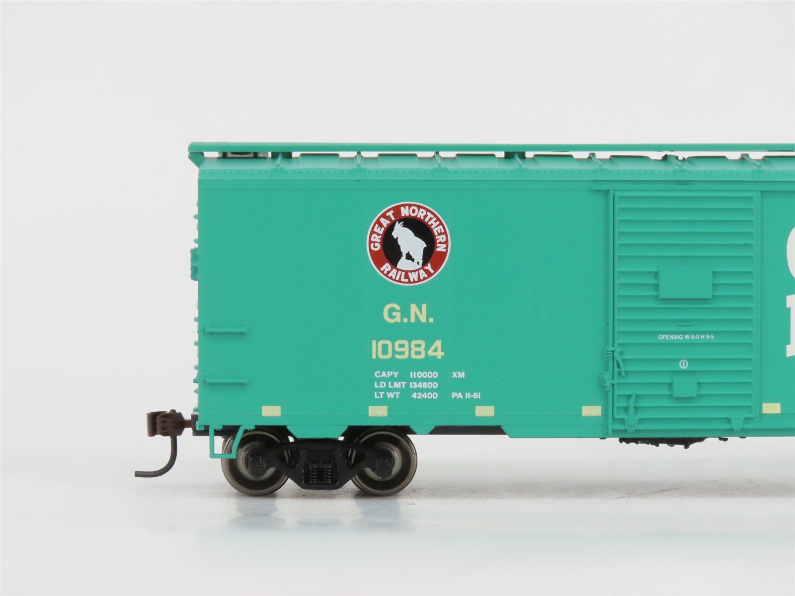 HO Scale Athearn 70096 GN Great Northern 40' Youngstown Door Box Car #10984