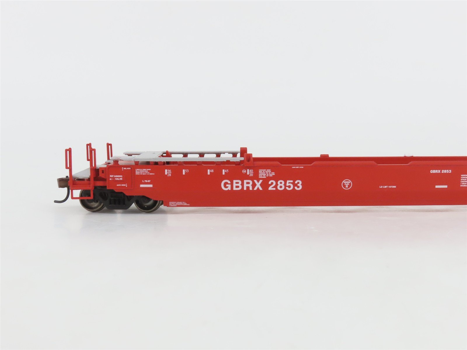 HO Scale Athearn 91101 GBRX 56' Well Car #2853 w/ 4 28' Containers