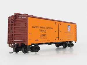 HO Scale Athearn 7127 PFE Pacific Fruit Express 40' Steel Reefer #42225