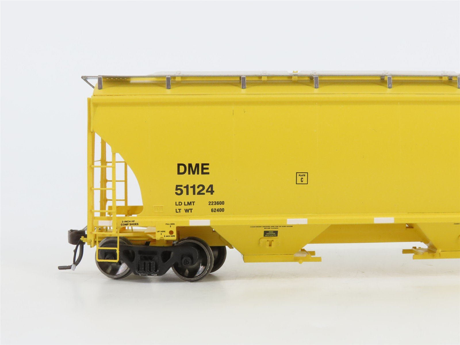 HO Athearn Genesis G4260 DM&E Trinity 5161 cu. ft. 3-Bay Covered Hopper #51124