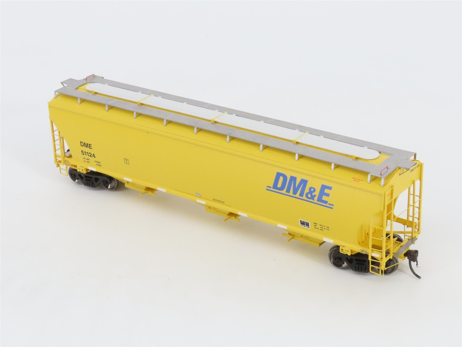 HO Athearn Genesis G4260 DM&E Trinity 5161 cu. ft. 3-Bay Covered Hopper #51124