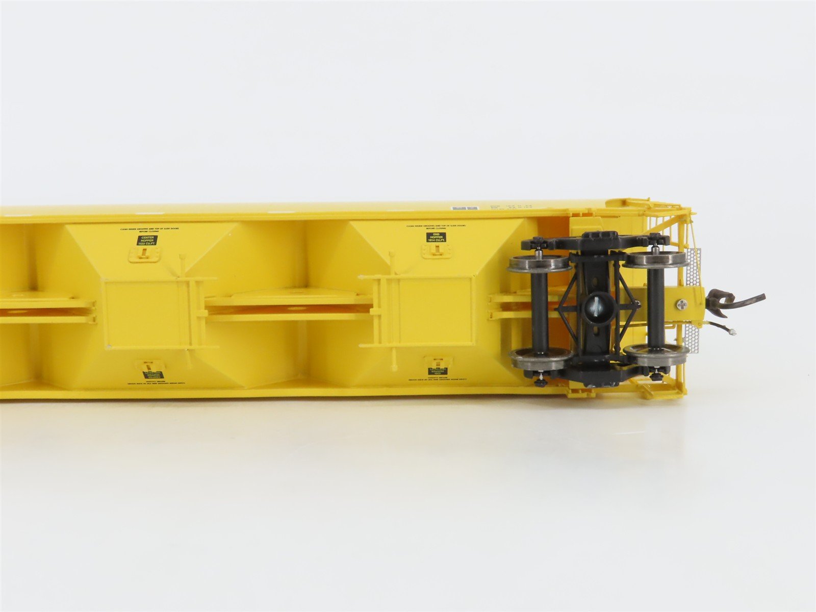 HO Athearn Genesis G4260 DM&E Trinity 5161 cu. ft. 3-Bay Covered Hopper #51124