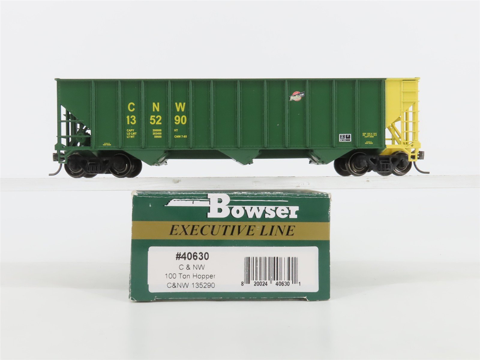 HO Scale Bowser Executive 40630 CNW Chicago & North Western 3-Bay Hopper #135290
