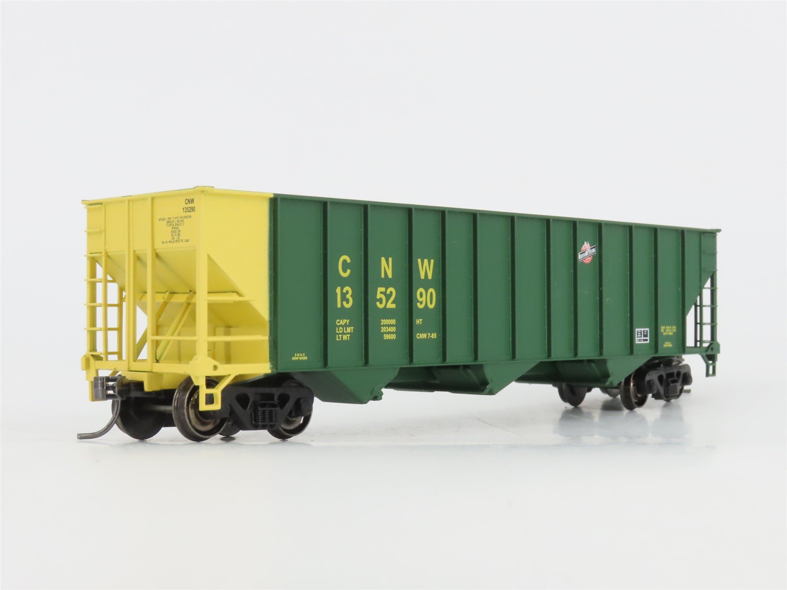 HO Scale Bowser Executive 40630 CNW Chicago & North Western 3-Bay Hopper #135290