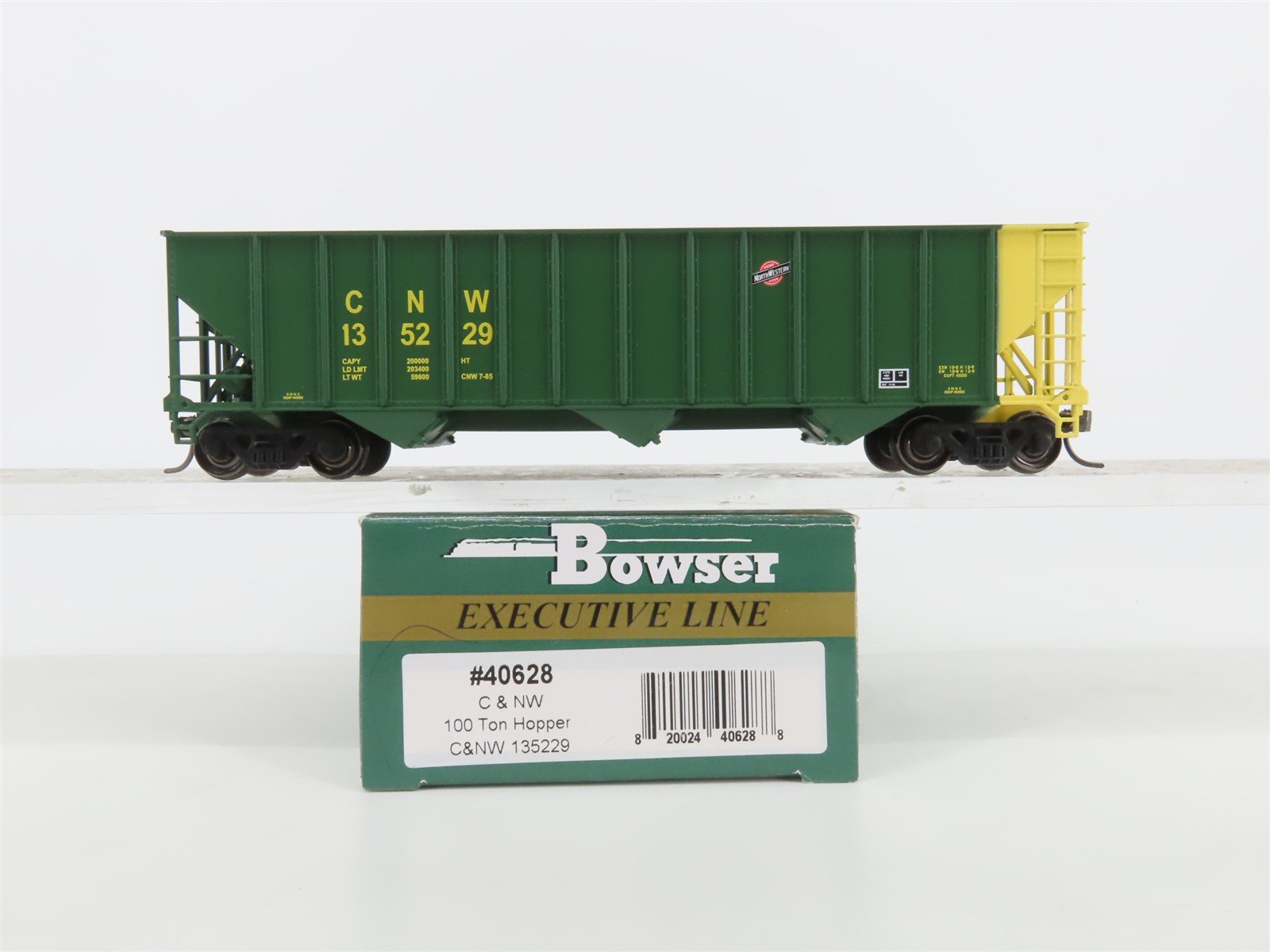 HO Scale Bowser Executive 40628 CNW Chicago & North Western 3-Bay Hopper #135229
