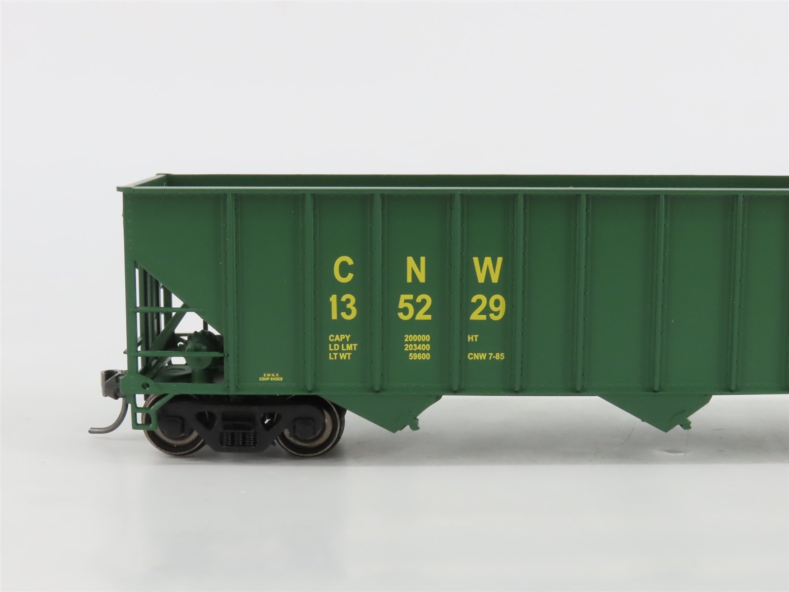 HO Scale Bowser Executive 40628 CNW Chicago & North Western 3-Bay Hopper #135229