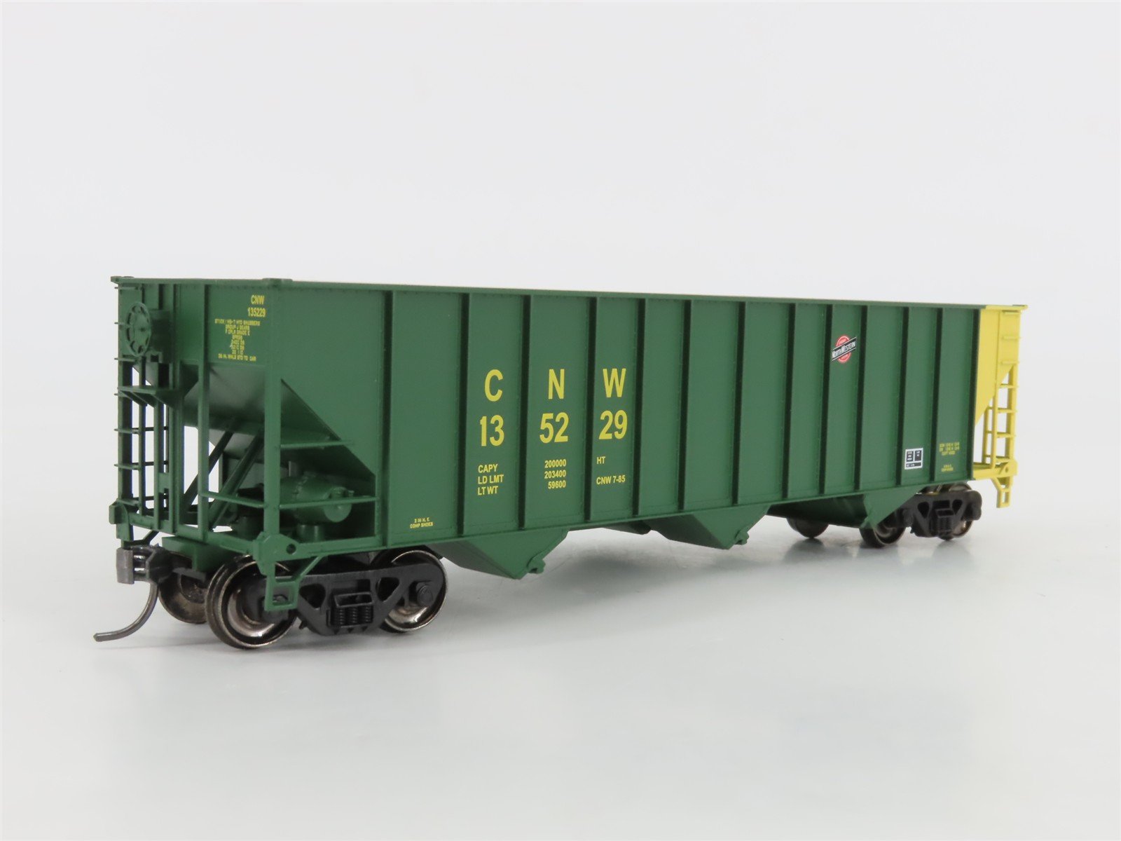 HO Scale Bowser Executive 40628 CNW Chicago & North Western 3-Bay Hopper #135229