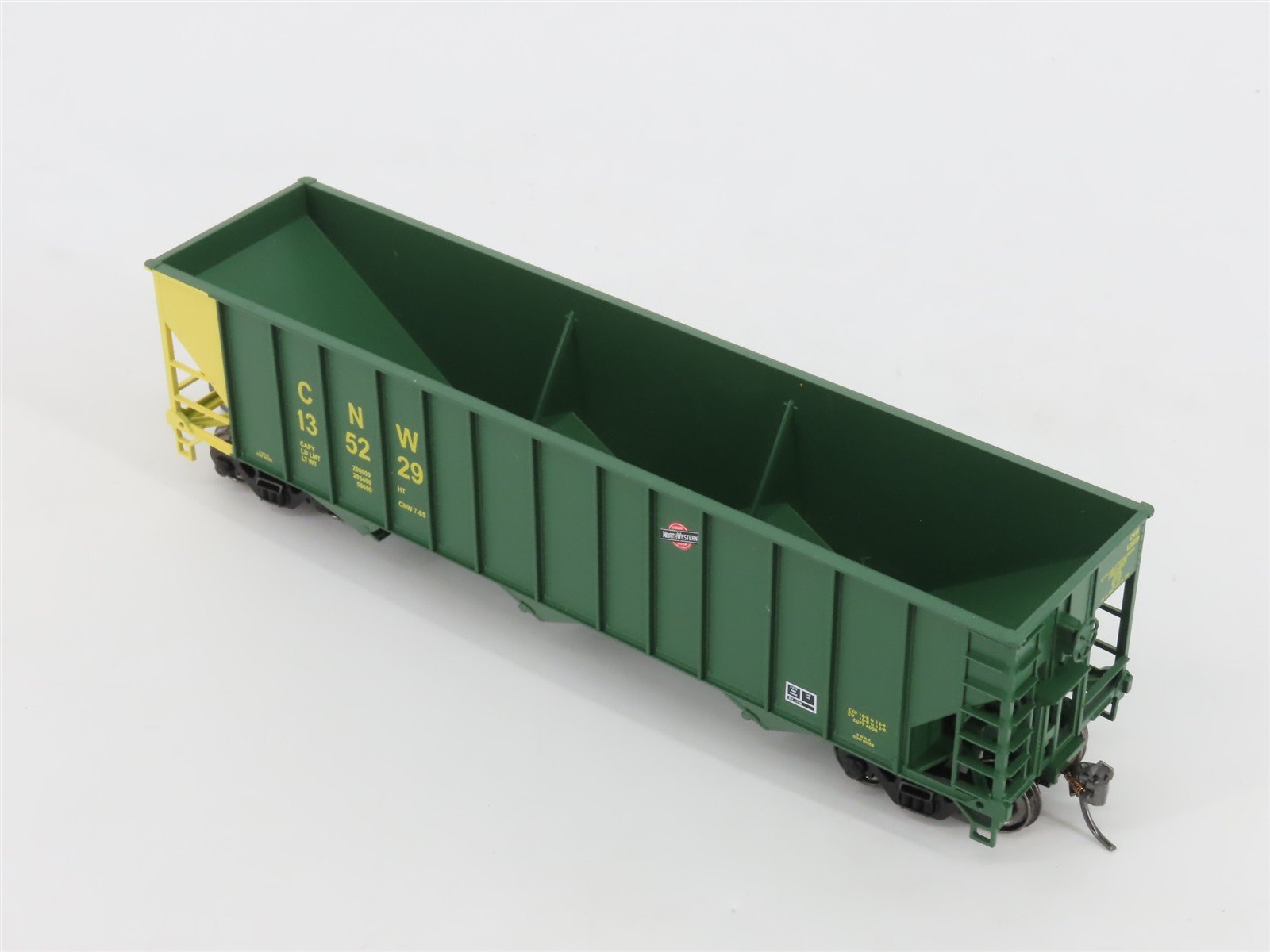HO Scale Bowser Executive 40628 CNW Chicago & North Western 3-Bay Hopper #135229