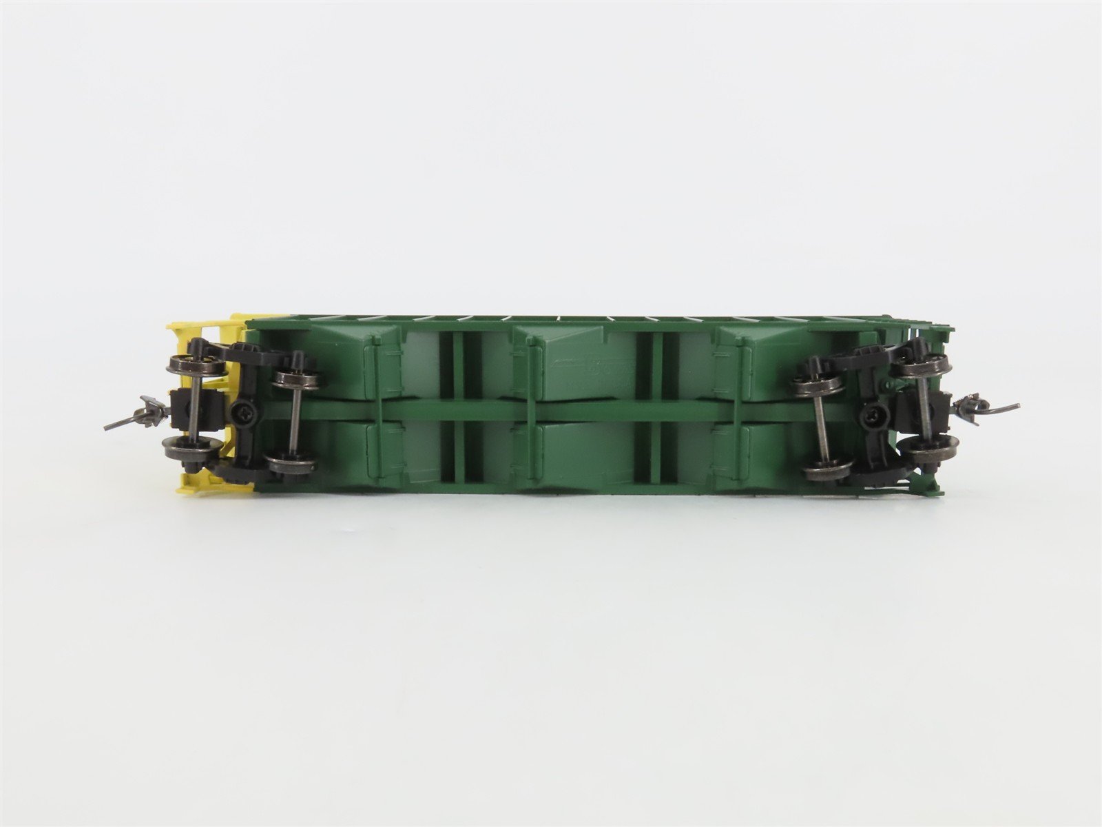 HO Scale Bowser Executive 40628 CNW Chicago & North Western 3-Bay Hopper #135229