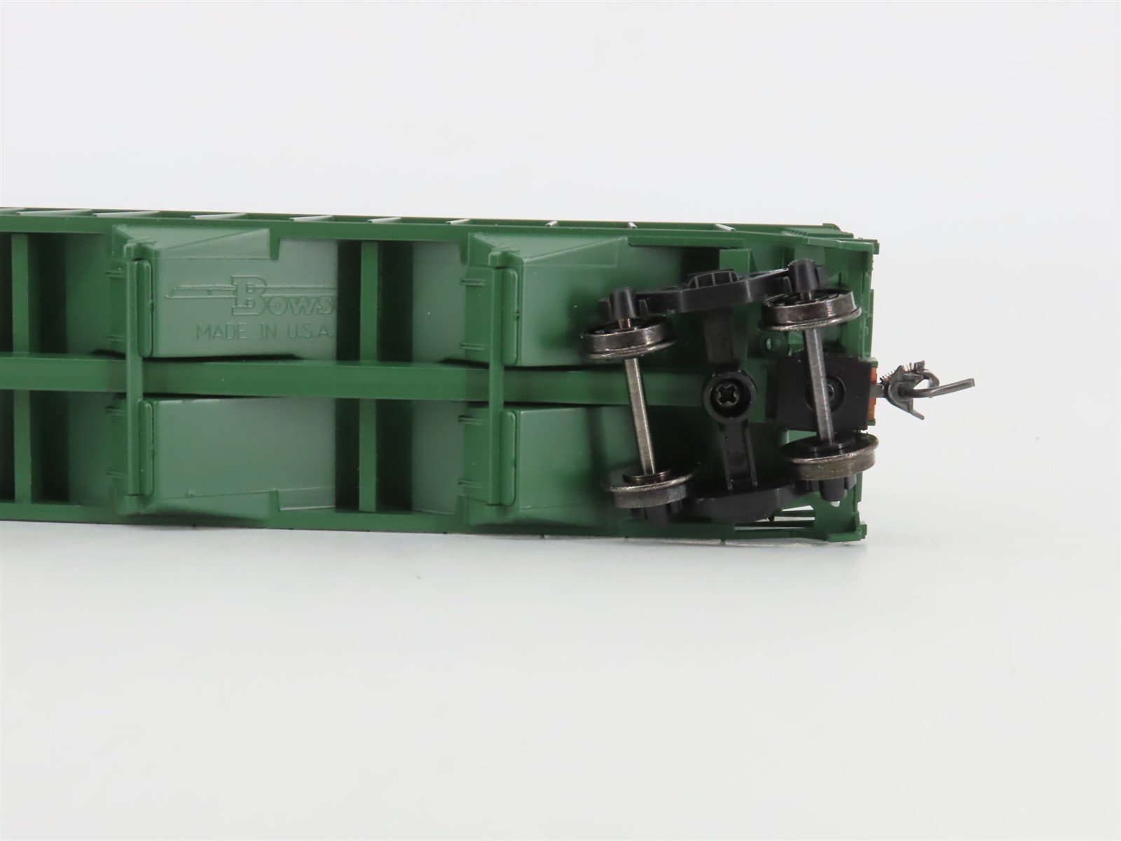 HO Scale Bowser Executive 40628 CNW Chicago & North Western 3-Bay Hopper #135229