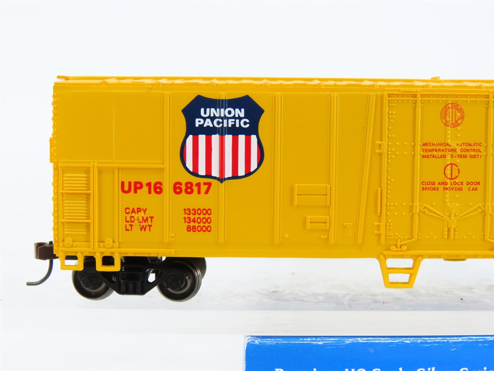 HO Scale Bachmann Silver Series 17901 UP Union Pacific 50' Steel Reefer #166817
