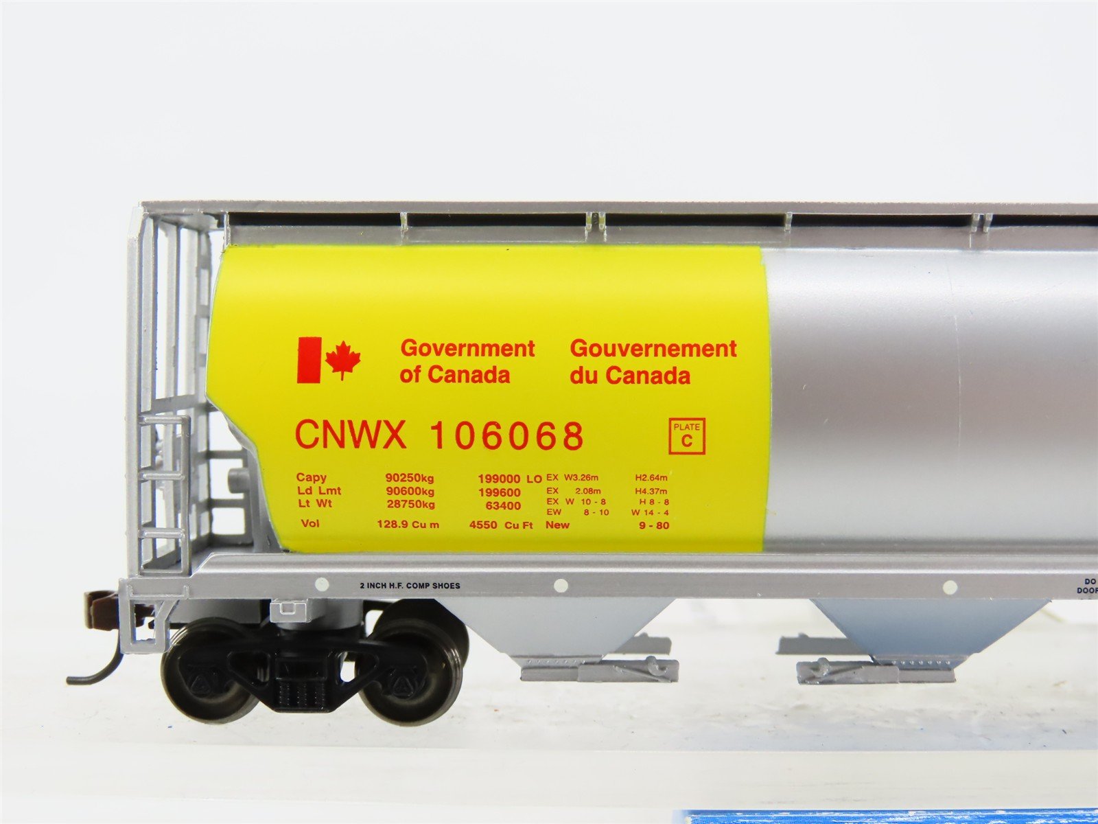 HO Scale Bachmann Silver Series 19136 CNWX Govt. of Canada 4-Bay Hopper #106068