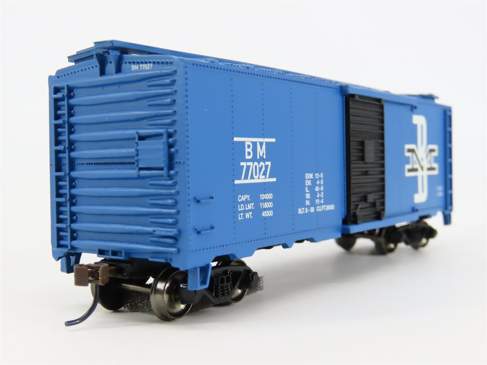 HO Scale Bachmann Silver Series 17048 BM Boston & Maine 40' Box Car #77027