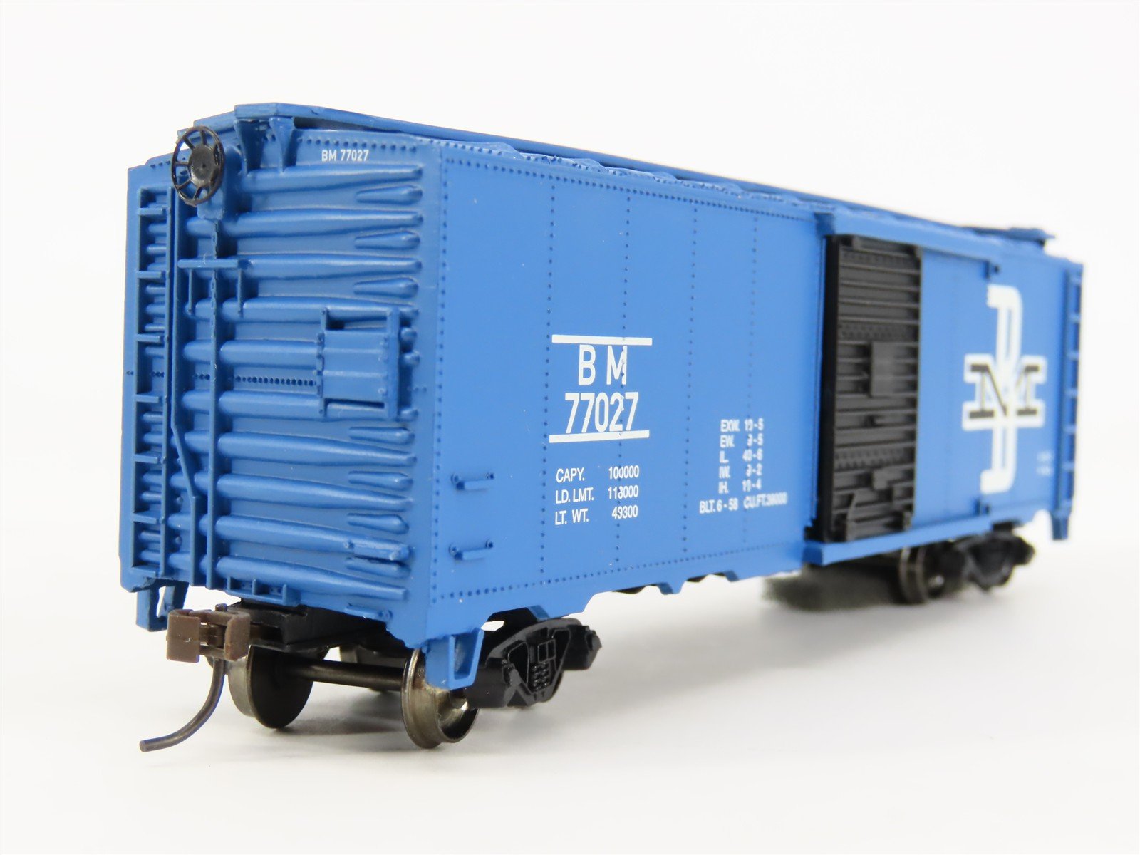 HO Scale Bachmann Silver Series 17048 BM Boston & Maine 40' Box Car #77027