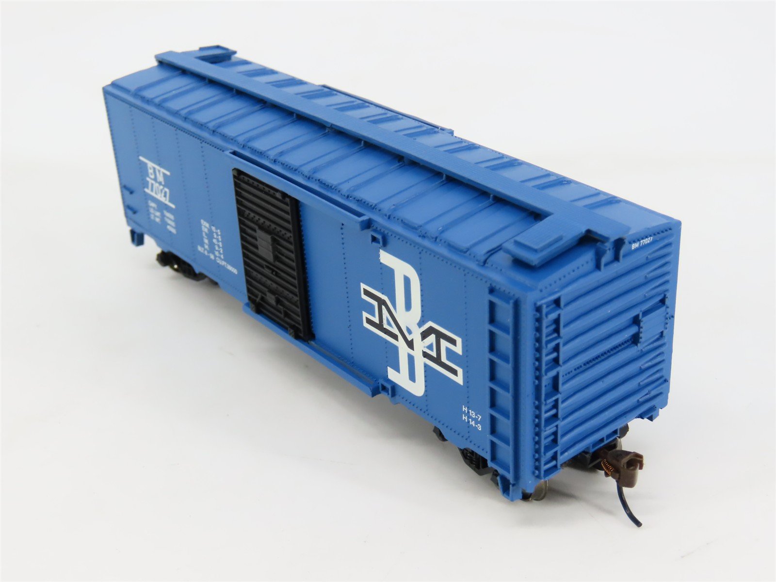 HO Scale Bachmann Silver Series 17048 BM Boston & Maine 40' Box Car #77027