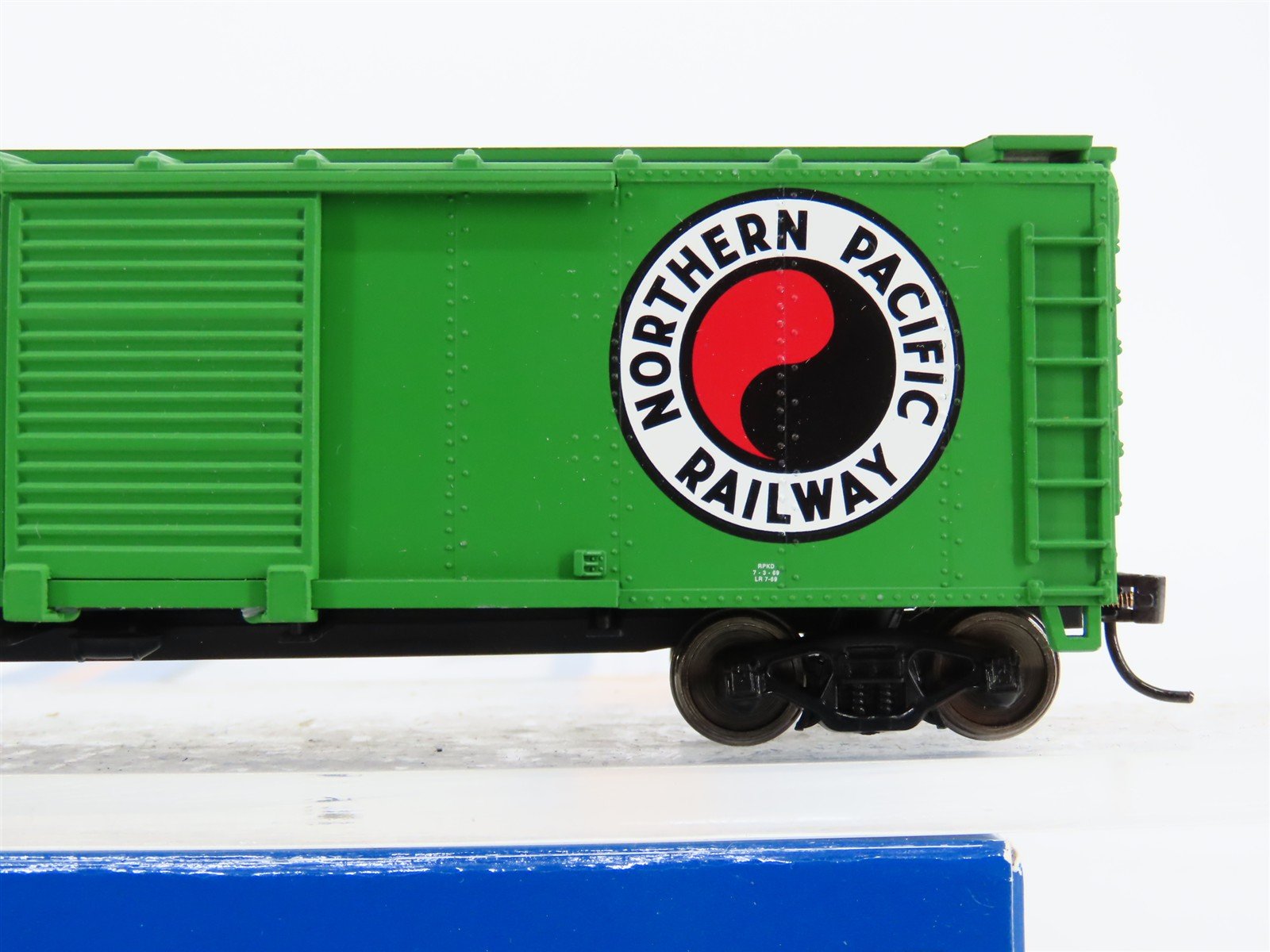 HO Scale Walthers Mainline 910-1507 NP Northern Pacific 40' Steel Box Car #42290