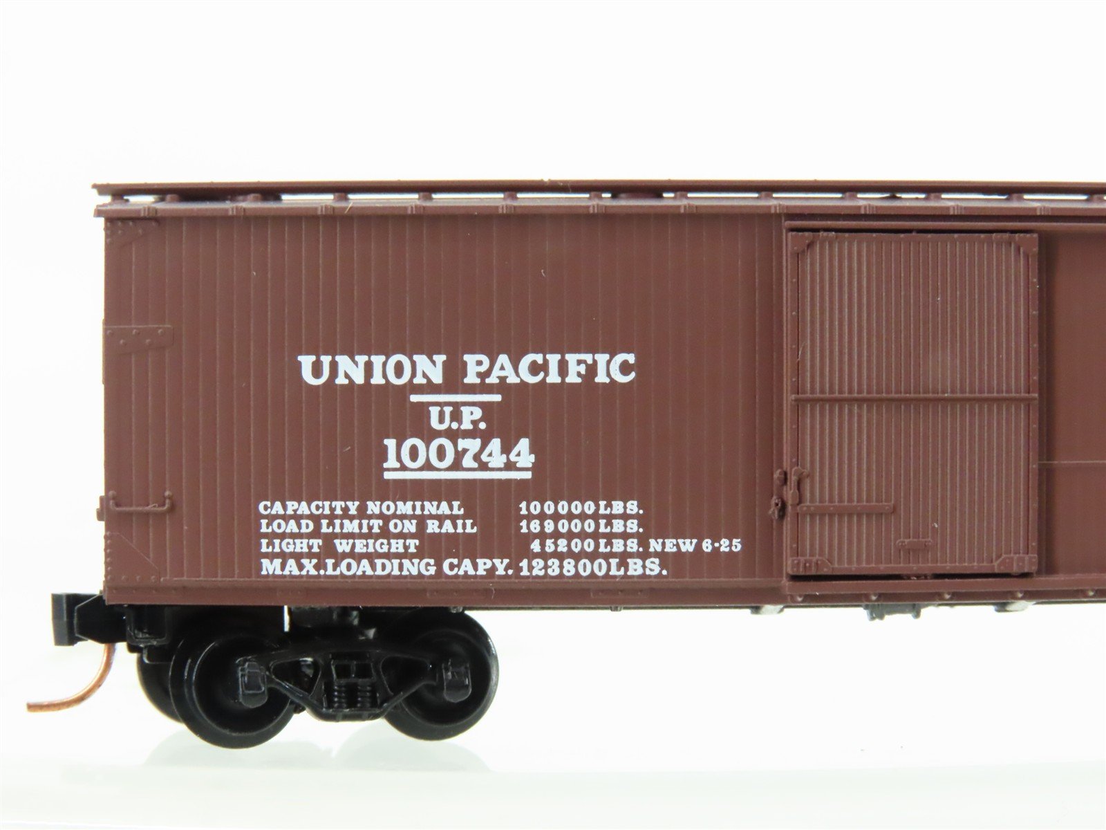 N Scale Micro-Trains MTL 39210 UP Union Pacific 40' Wood Box Car #100744