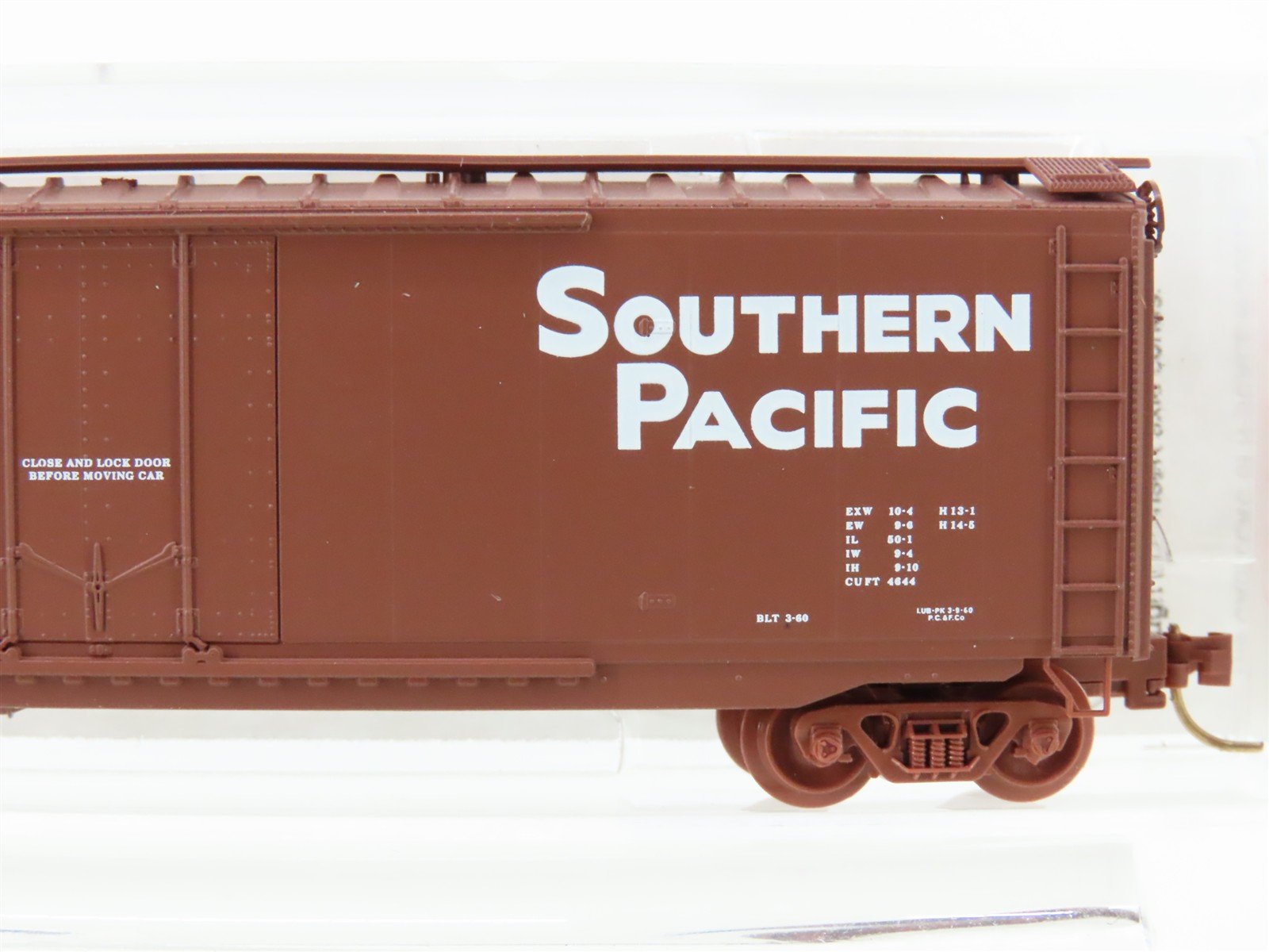 N Scale Micro-Trains MTL 32160 SP Southern Pacific 50' Plug Door Box Car #672925