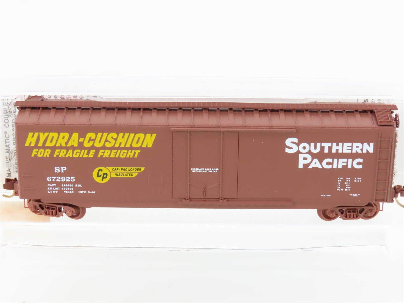 N Scale Micro-Trains MTL 32160 SP Southern Pacific 50' Plug Door Box Car #672925